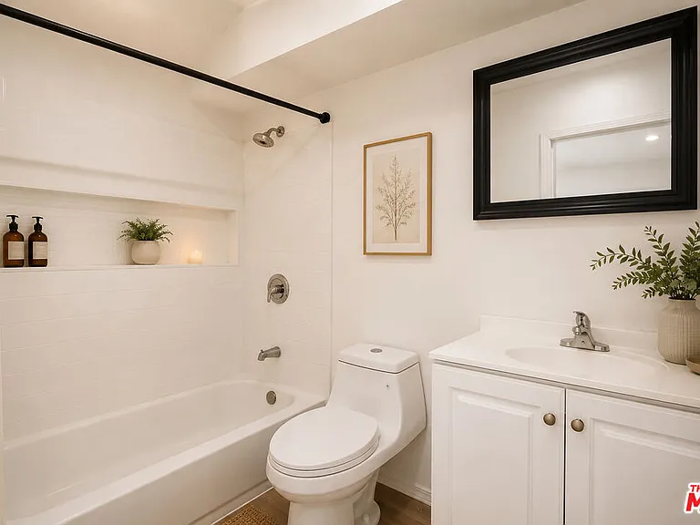 6033 Fallbrook Ave — Photo 20
