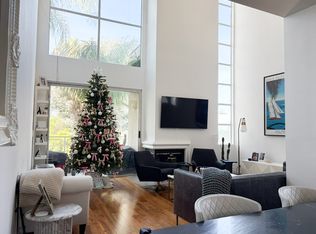 3944 Kentucky Dr, Los Angeles, CA 90068