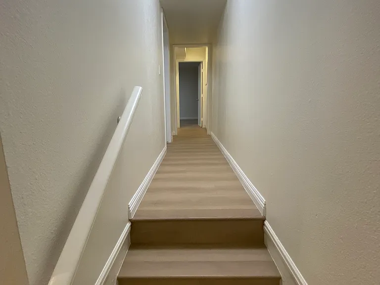 5460 Pine Ave — Photo 11