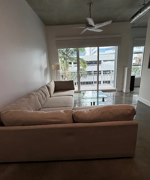 313 NE 2nd St #302 — Photo 4