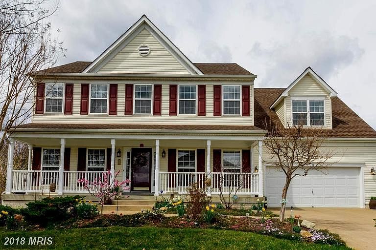 Stunning home w/front porch  on a cul-de-sac!