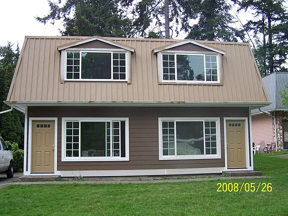 Two townhome Duplex. One unit currently available. Landscape service included in rent. Tenant pays all utilities (w/s/g, electric).
