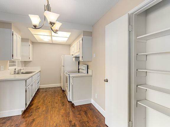 3rd image of 1396 Essex Way APT 2