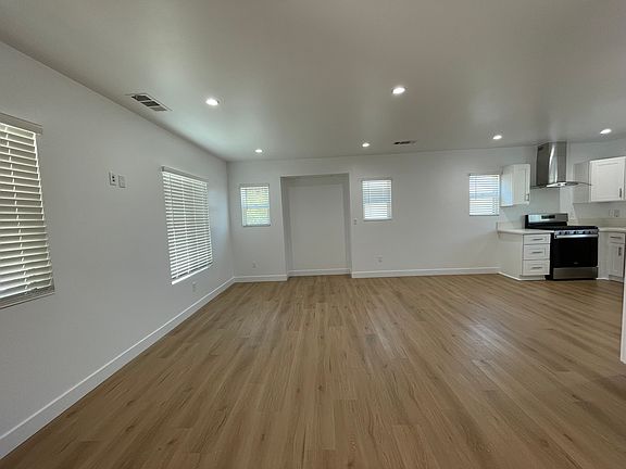 4th image of 1135 Scofield Dr