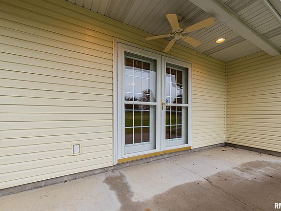 3rd image of 1304 Emerald Ln