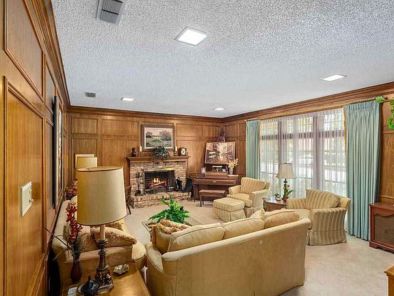 4th image of 807 Woodland Hills Dr