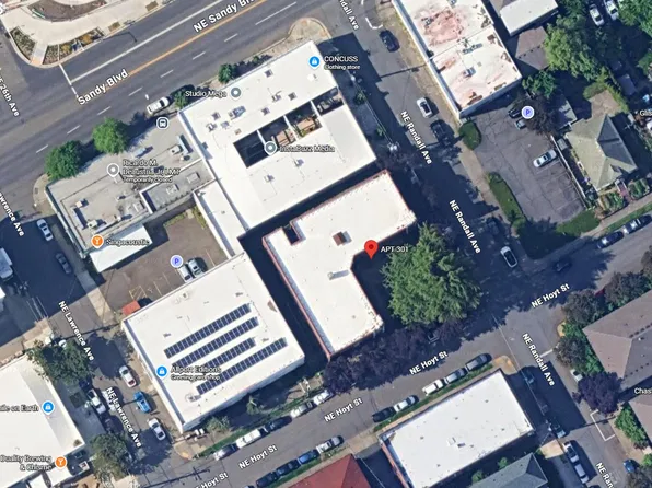 711 NE Randall Ave APT 301, Portland, OR 97232