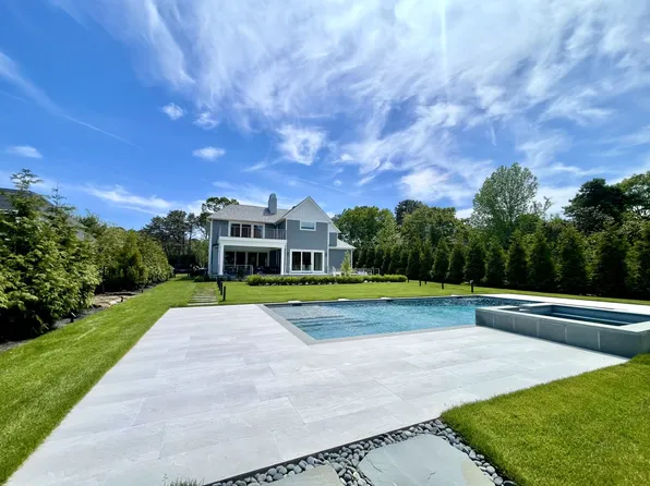 https://photos.zillowstatic.com/fp/c49b0391b453e70d49c7c0fe8780a944-p_e.webp