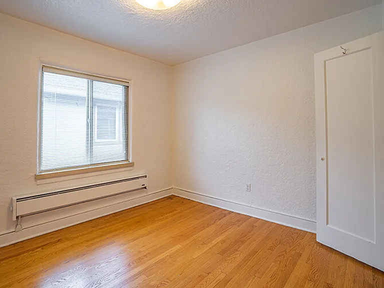 4435 Phinney Ave N — Photo 15