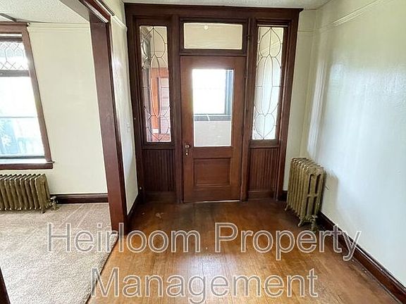 3rd image of 108 S 14th Ave E