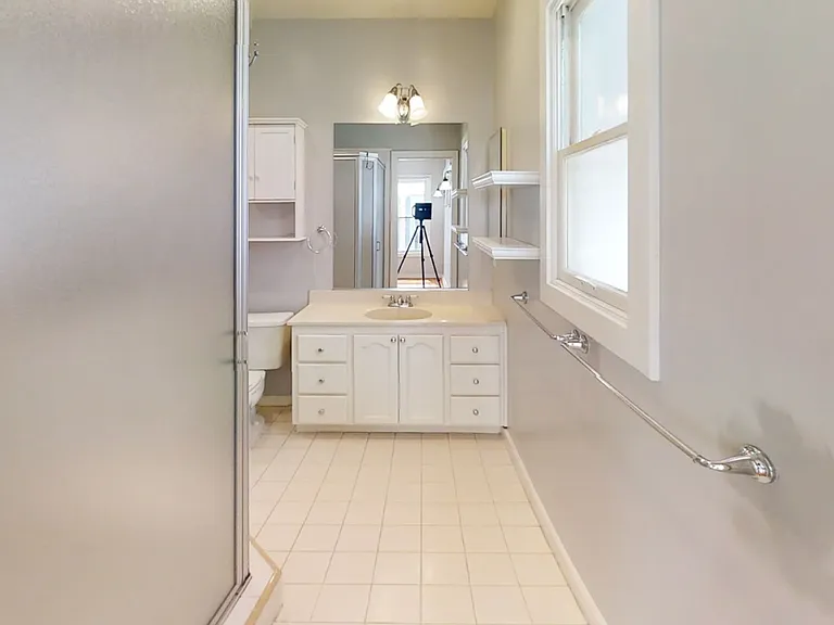 325 N Harwood St — Photo 11