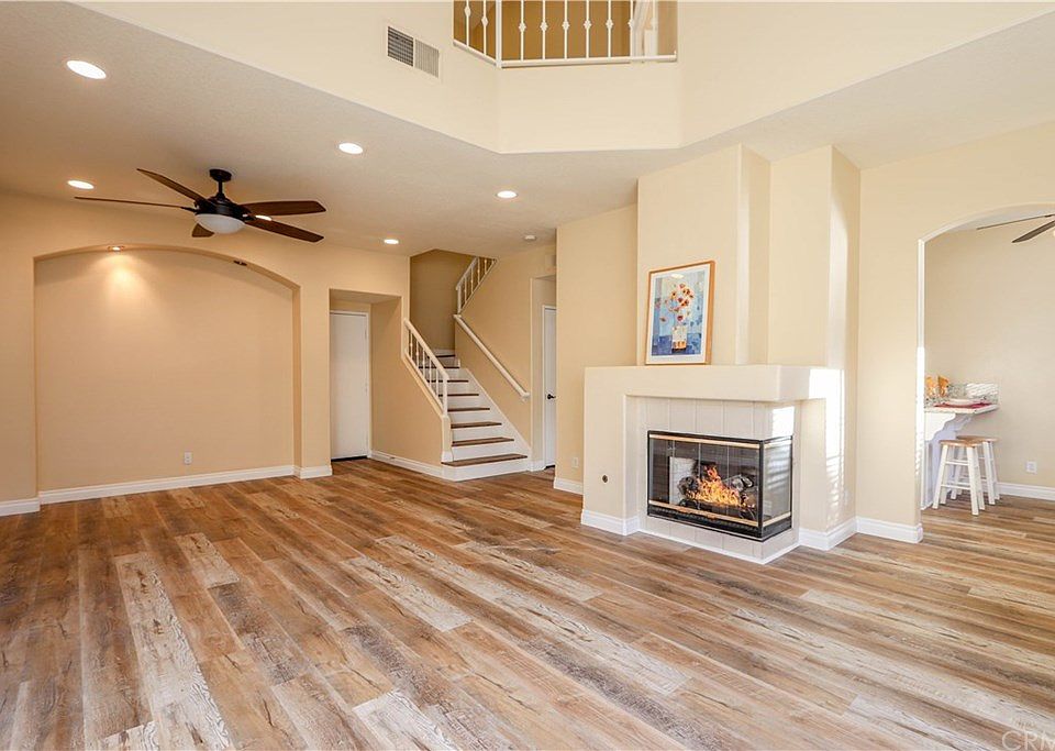 1st image of 7 Ovation Ln