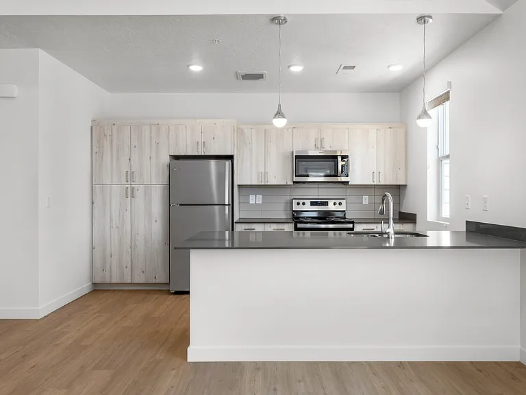 The Kelton Apartments — Photo 21
