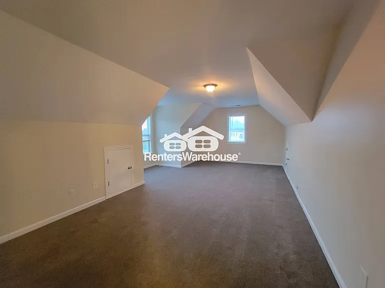1025 Rowanshyre Cir — Photo 34