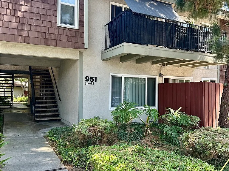 15201 Riviera Ln — Photo 23