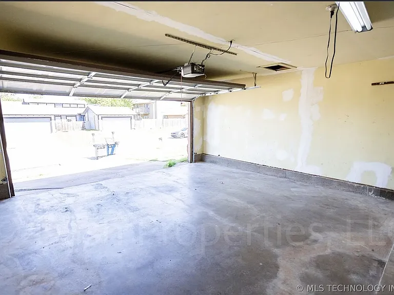 5104 S 75th East Ave — Photo 69
