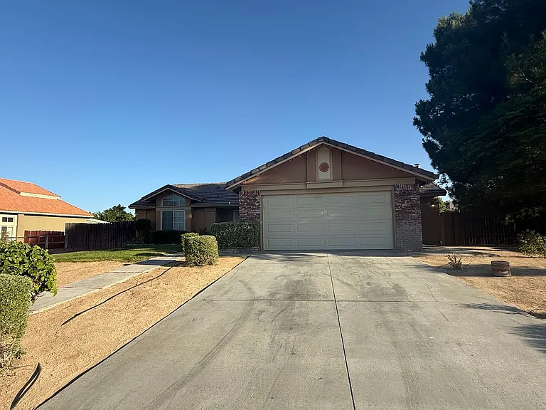 15191 Farmington Ct — Photo 28