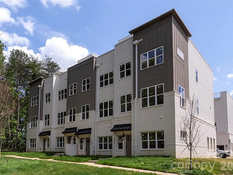 3423 Holabird Ln — Photo 2