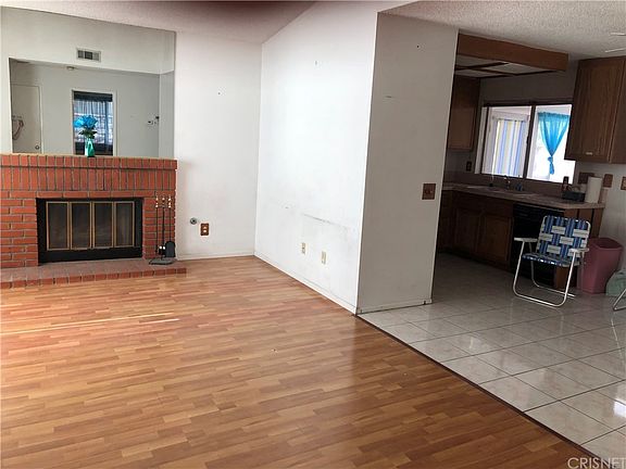 3rd image of 583 Willow Pl
