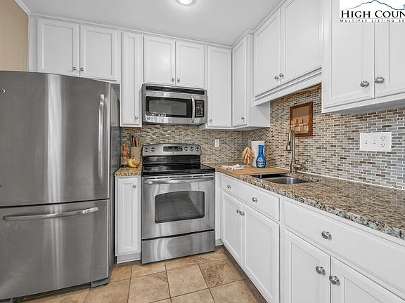 3rd image of 837 Pine Ridge Road