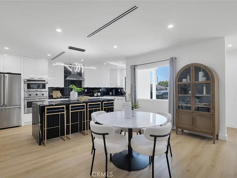 2115 W Clark Ave — Photo 8