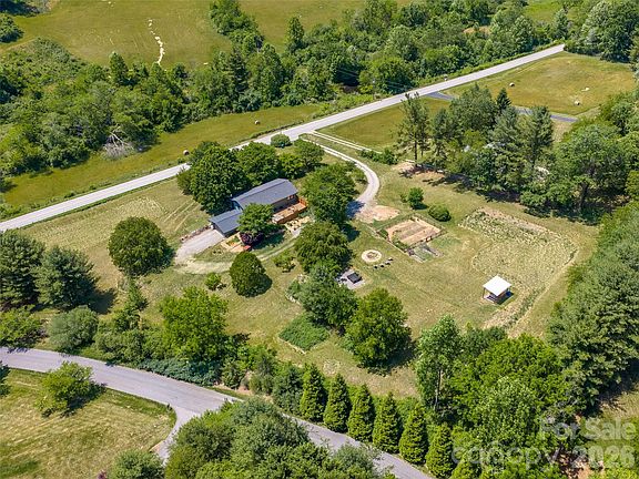 2nd image of 241 Pinners Cove Rd