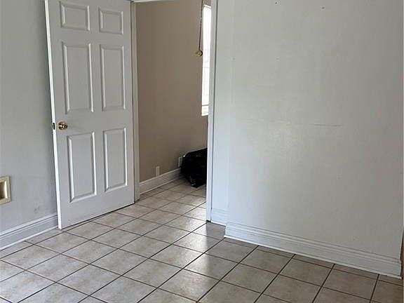 3rd image of 2423 Arts St