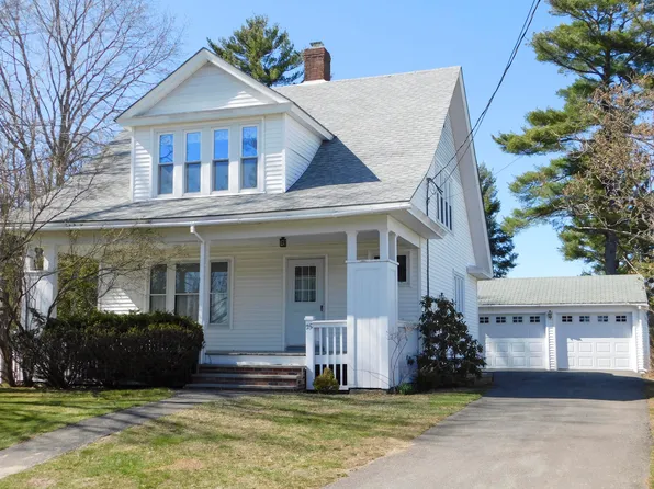 25 Pine Street, Dexter, ME 04930