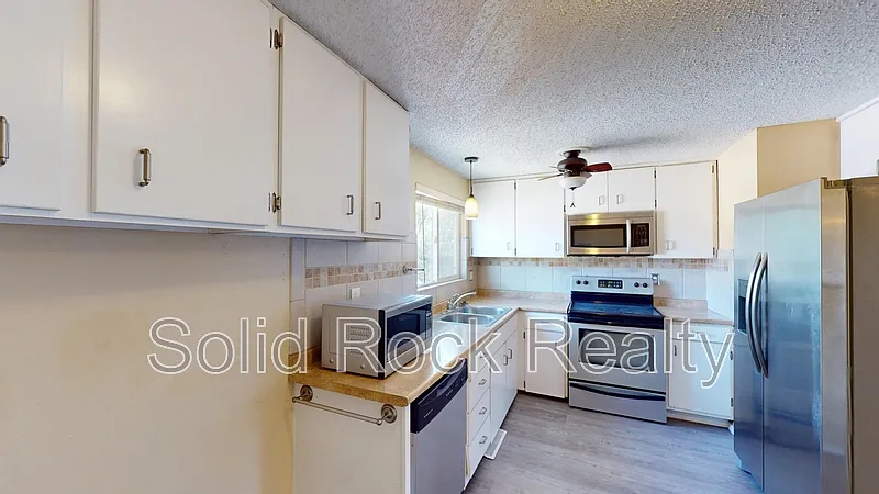 2 bed, 2.0 bath, 1480 sqft, $2,400 — Photo 2