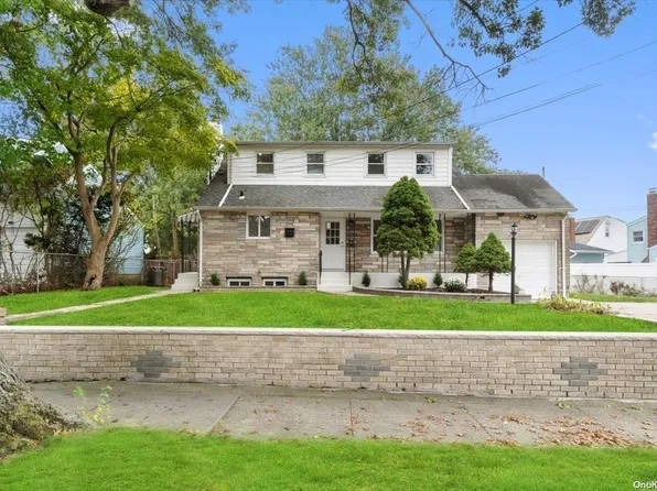 110 Maple Drive, Amityville, NY 11701