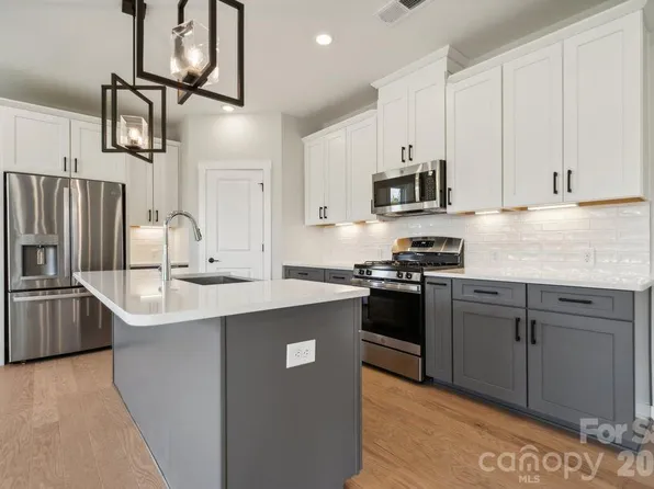 219 Goorawing Ln, Mooresville, NC 28115