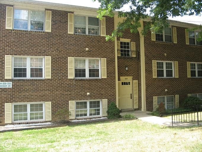 1st image of 204 Crocker Dr APT D