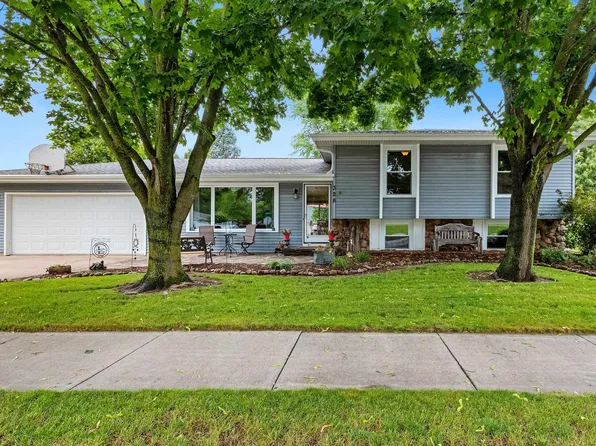 328 La Vesta Ct, Brillion, WI 54110