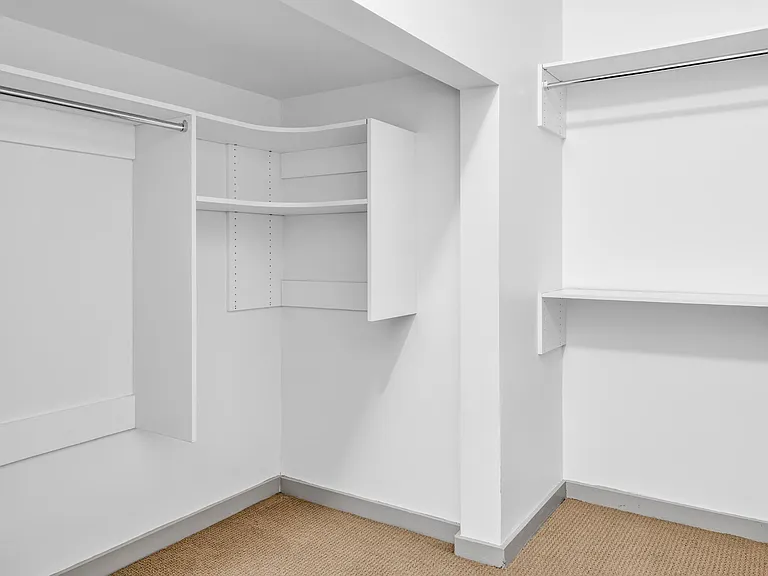 3033 Wilshire — Photo 21