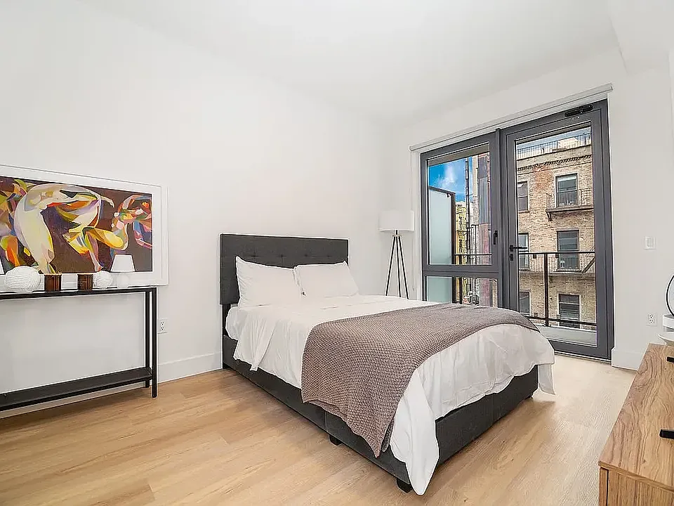 282 Grand St #503