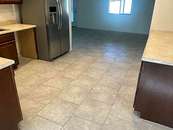 5th image of 926 W Calle Antonia