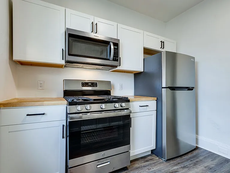 623 Lillian St — Photo 15
