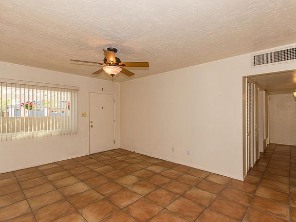 4th image of 2414 E Meadowbrook Ave