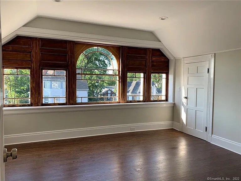 4 Morgan Ave — Photo 22