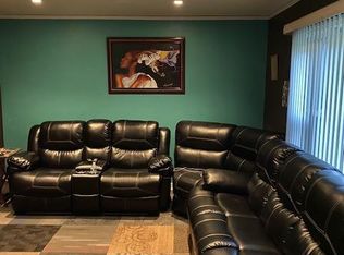 9536 S Chappel Ave, Chicago, IL 60617