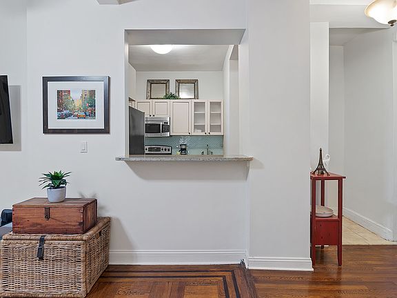 4th image of 65 W 95th St APT Gg