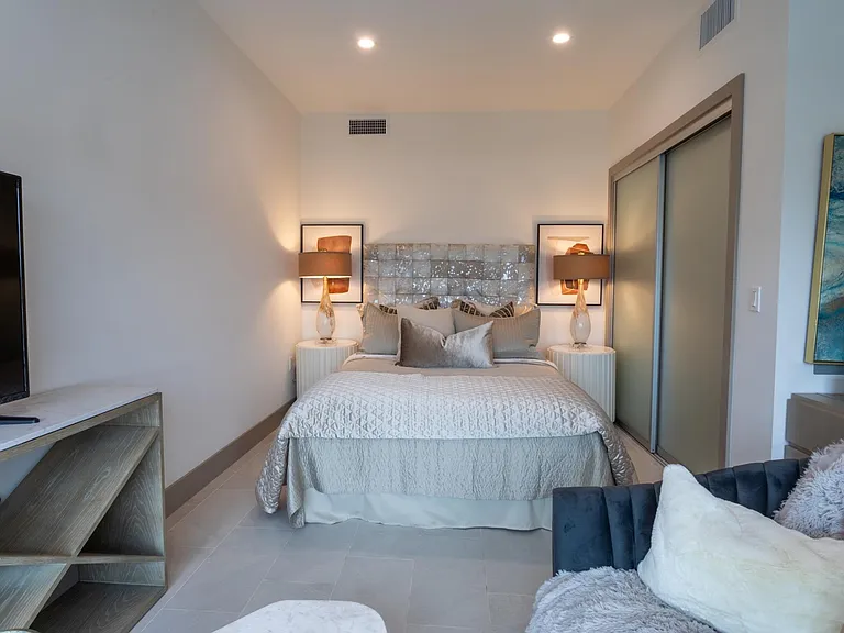 454 sq ft studio