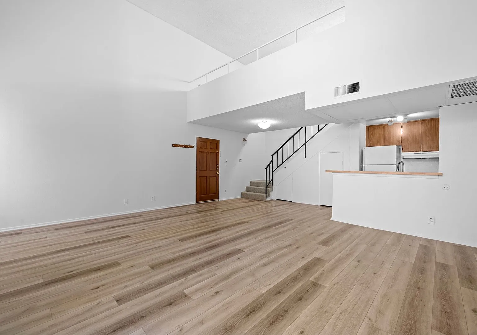 Top-Floor 1-Bedroom Condo with Vaulted Ceilings and Private Balcony — Photo 2