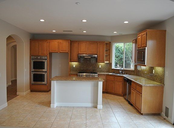 5th image of 2037 Mission Hills Dr