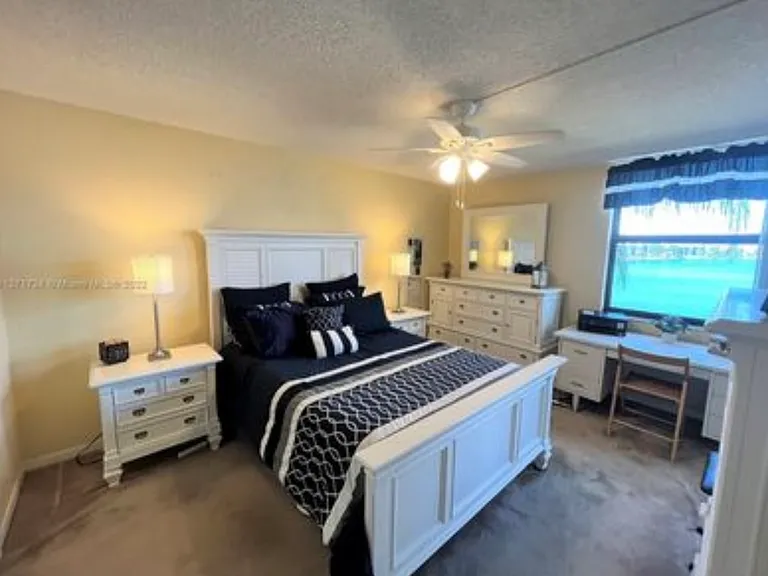 112 Lake Emerald Dr #309 — Photo 6