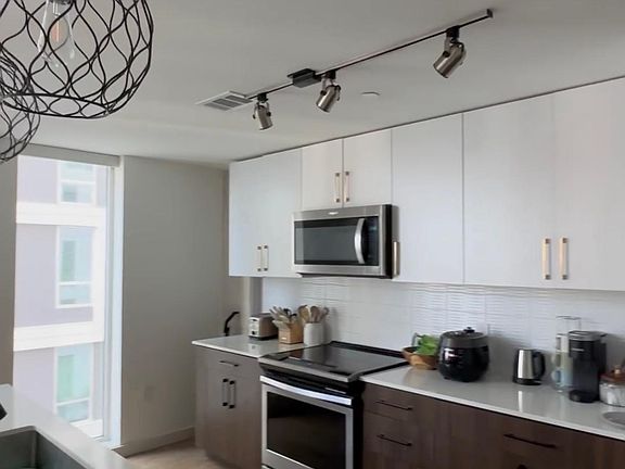 5th image of 2020 Nueces St #708