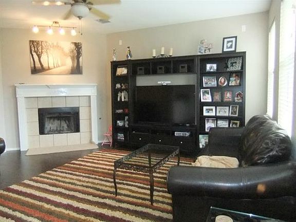3rd image of 2831 Earle Dr
