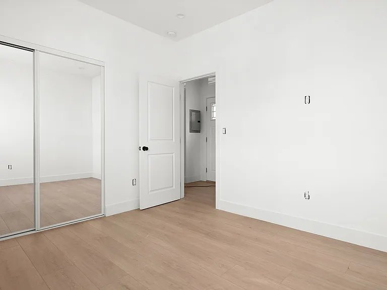 14531 Dickens St — Photo 9