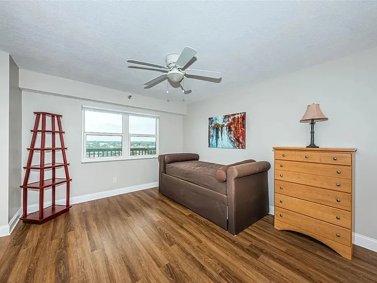 5400 Park St N #Penthouse 10 — Photo 16