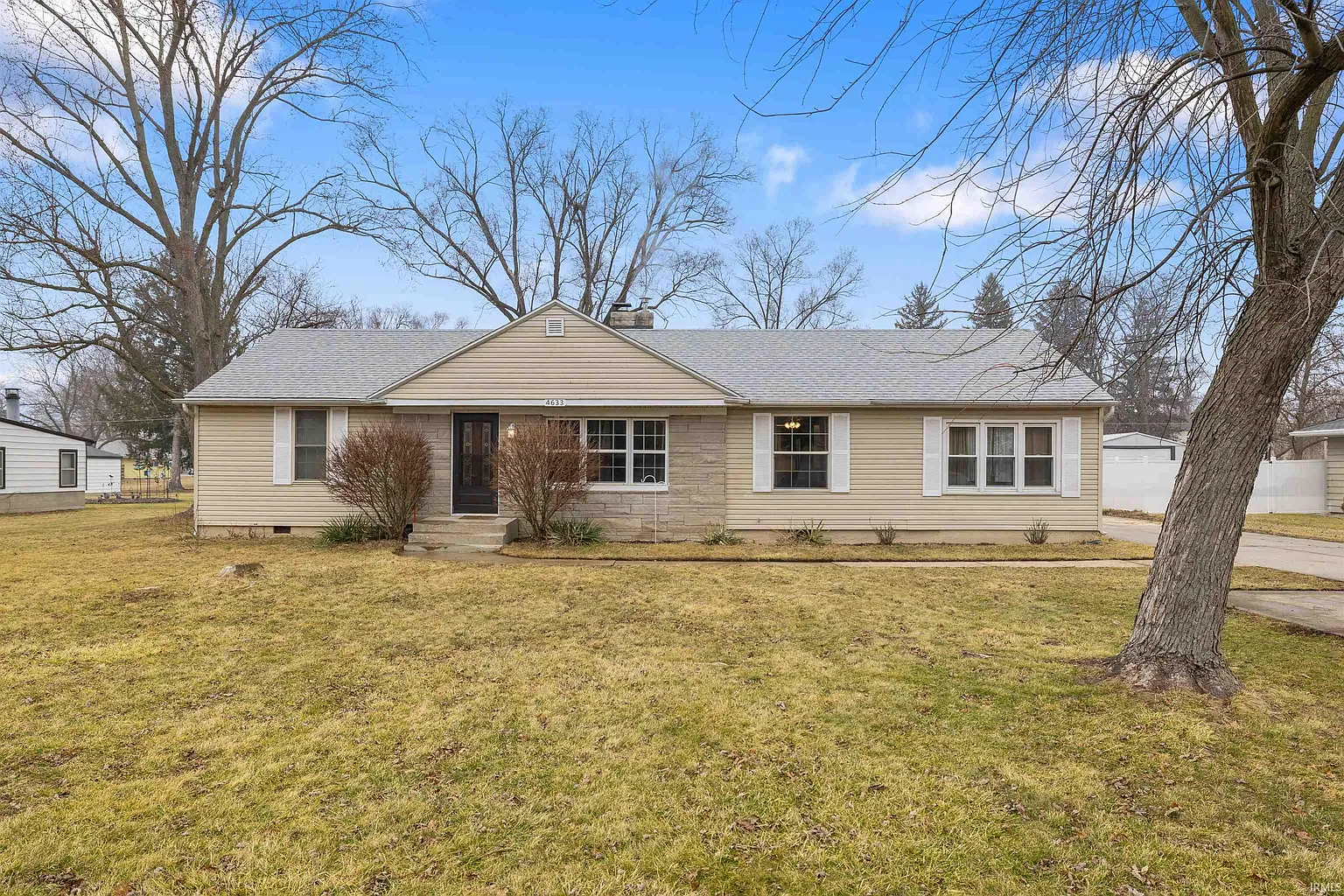 4633 Doenges Dr photo 1